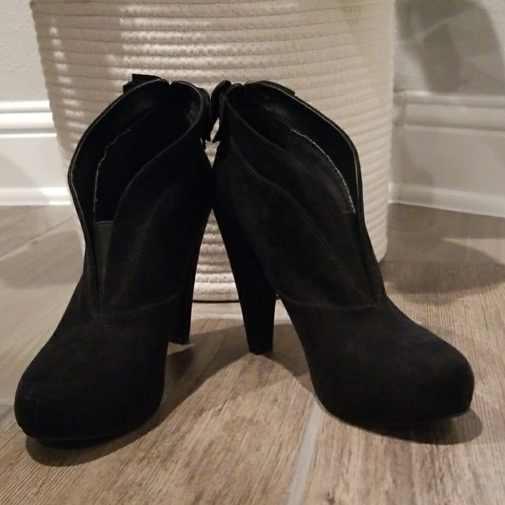 GUESS shoes